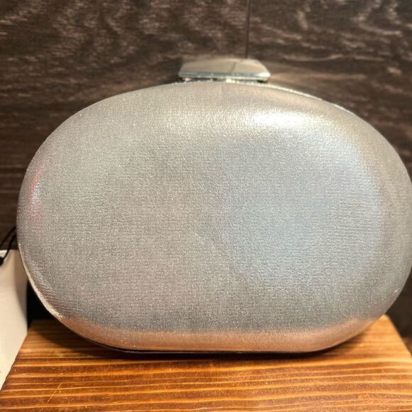 Olga Berg Bria Crystal Fringe Clutch in Silver. New with flaw. Gorgeous! - Picture 8 of 16